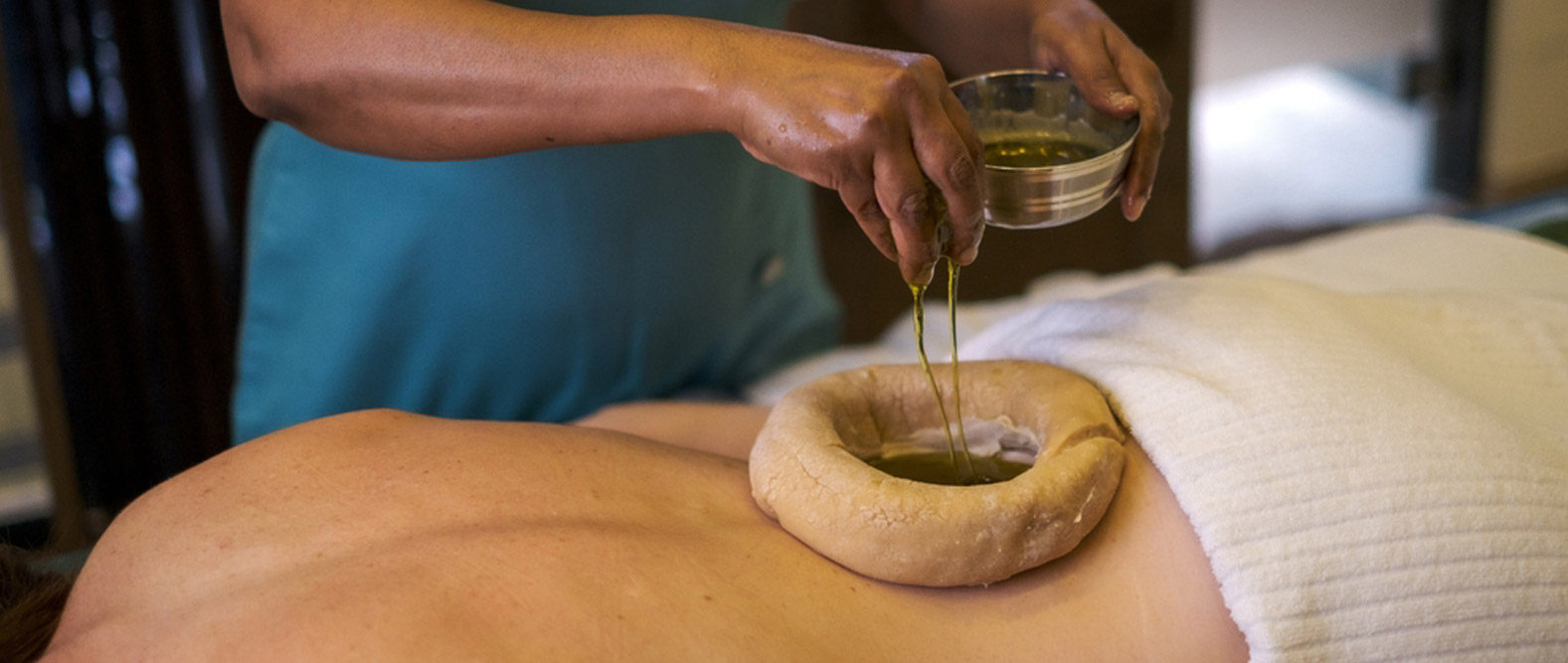 Authentic Ayurveda Therapies at Vydyans Clinic Traditional Ayurvedic treatments like Panchakarma and Abhyangam at Vydyans Ayurveda in Kerala